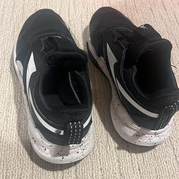 Boys Reebok sneaker - Picture 3 of 5